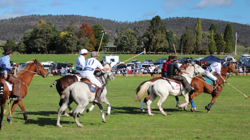 Easter Sunday polo match at Cobungra Station