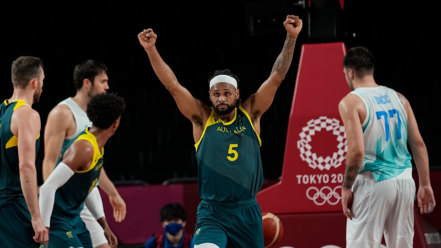 Patty Mills leads Boomers to first men's basketball medal in showdown Slovenia at Tokyo Olympics - ABC News