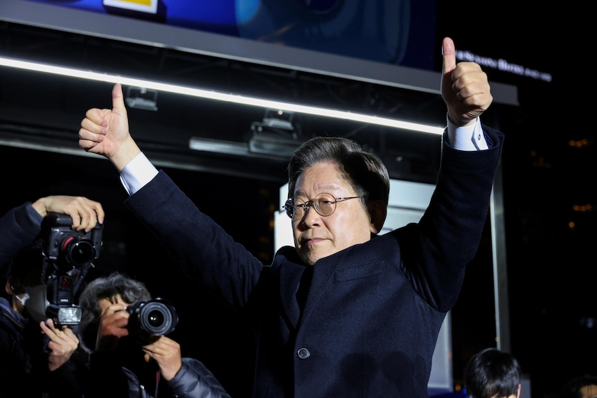 李在明是韩国最大在野党共同民主党党魁。