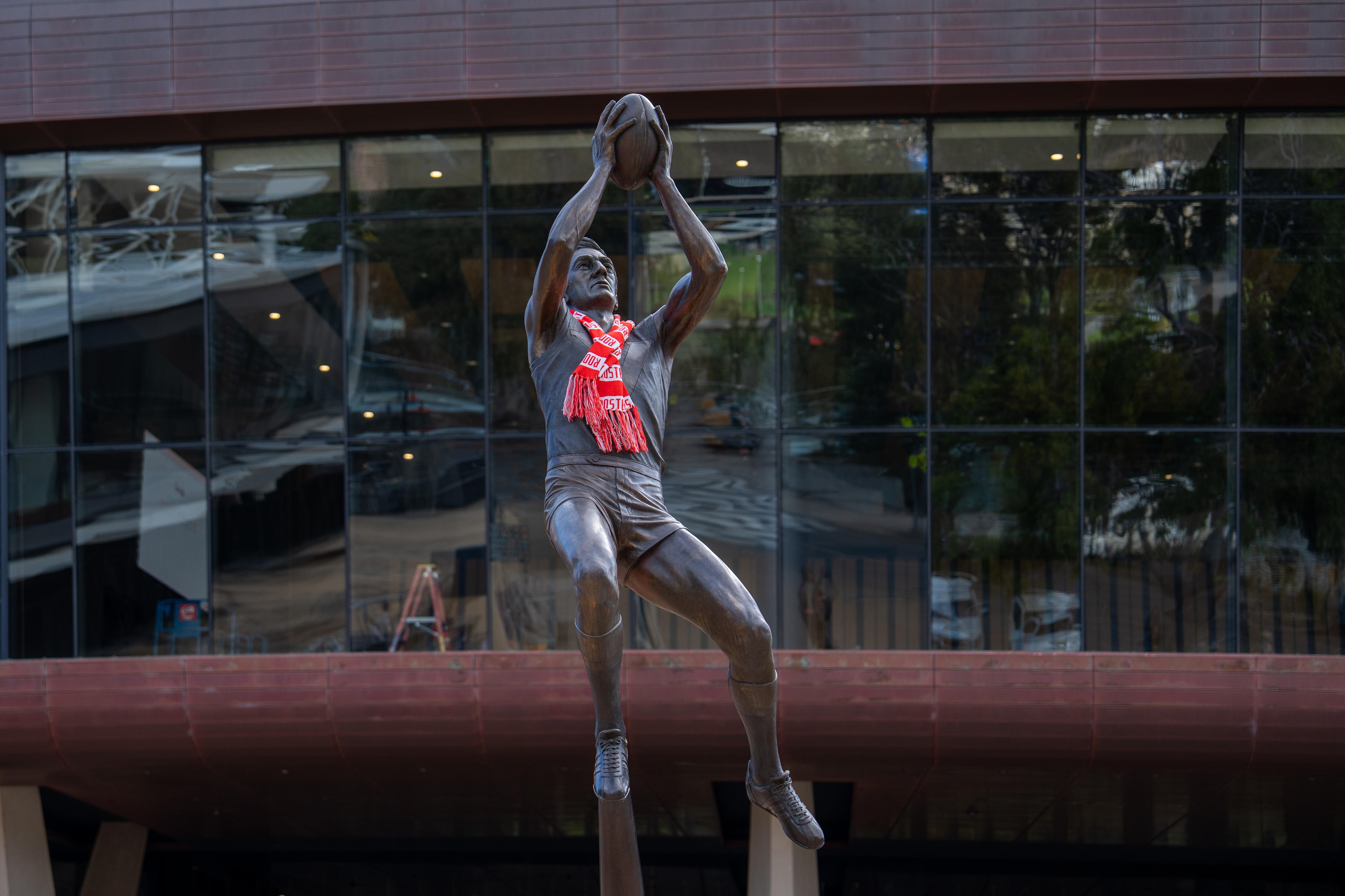 The Barrie Robran statue at Adelaide Oval.