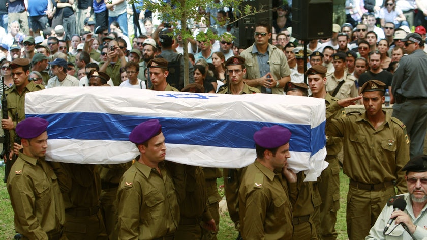 Soldiers carry the coffin of Israeli soldier Eldad Regev