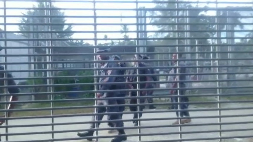 PNG authorities move in to Manus Island detention centre (Footage: supplied)