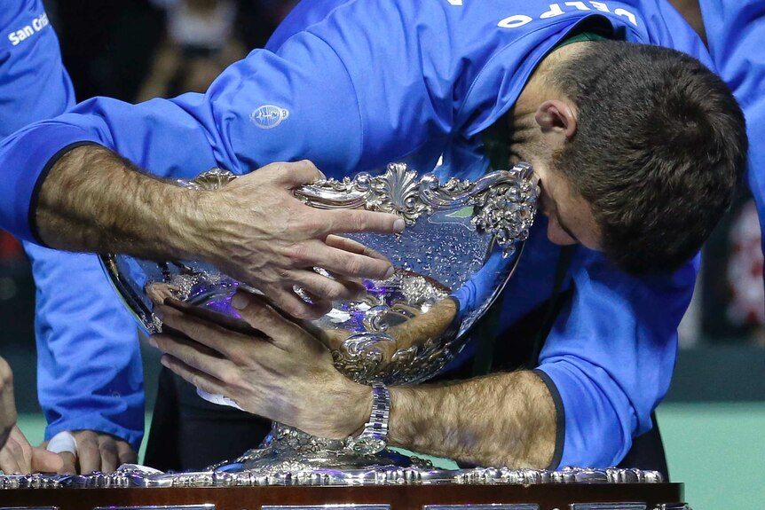 Juan Martin del Potro hugs the Davis Cup