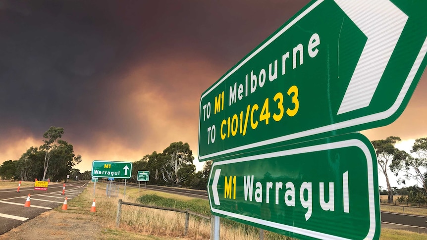 Black smoke over the Princes Freeway at Pakenham Warragul.