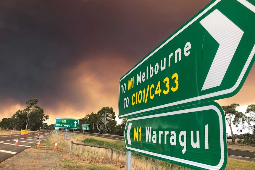 Black smoke over the Princes Freeway at Pakenham Warragul.