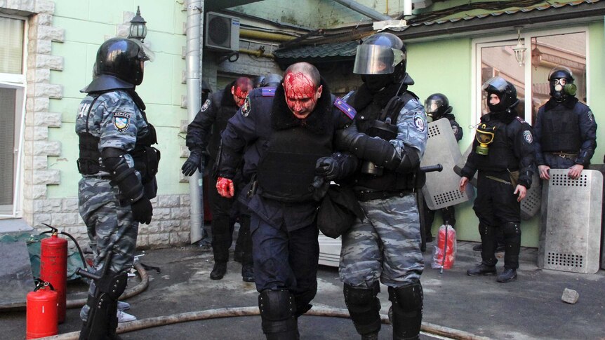 Ukrainian Interior Ministry injured during clashes with protesters in Kiev.