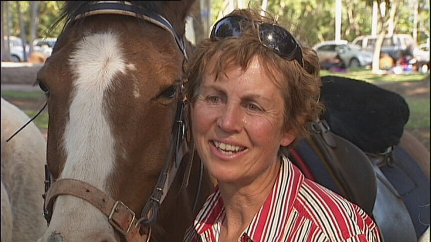 Sue Close with her horse after crossing the country from Apsley in Victoria to Darwin NT.