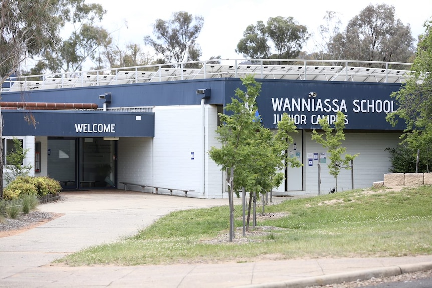 Outside of the Wanniassa School Junior Campus.