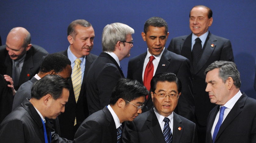 G20 leaders including Kevin Rudd and Barack Obama prepare to pose for family photo. Candid shot. (AFP: Eric Feferberg)