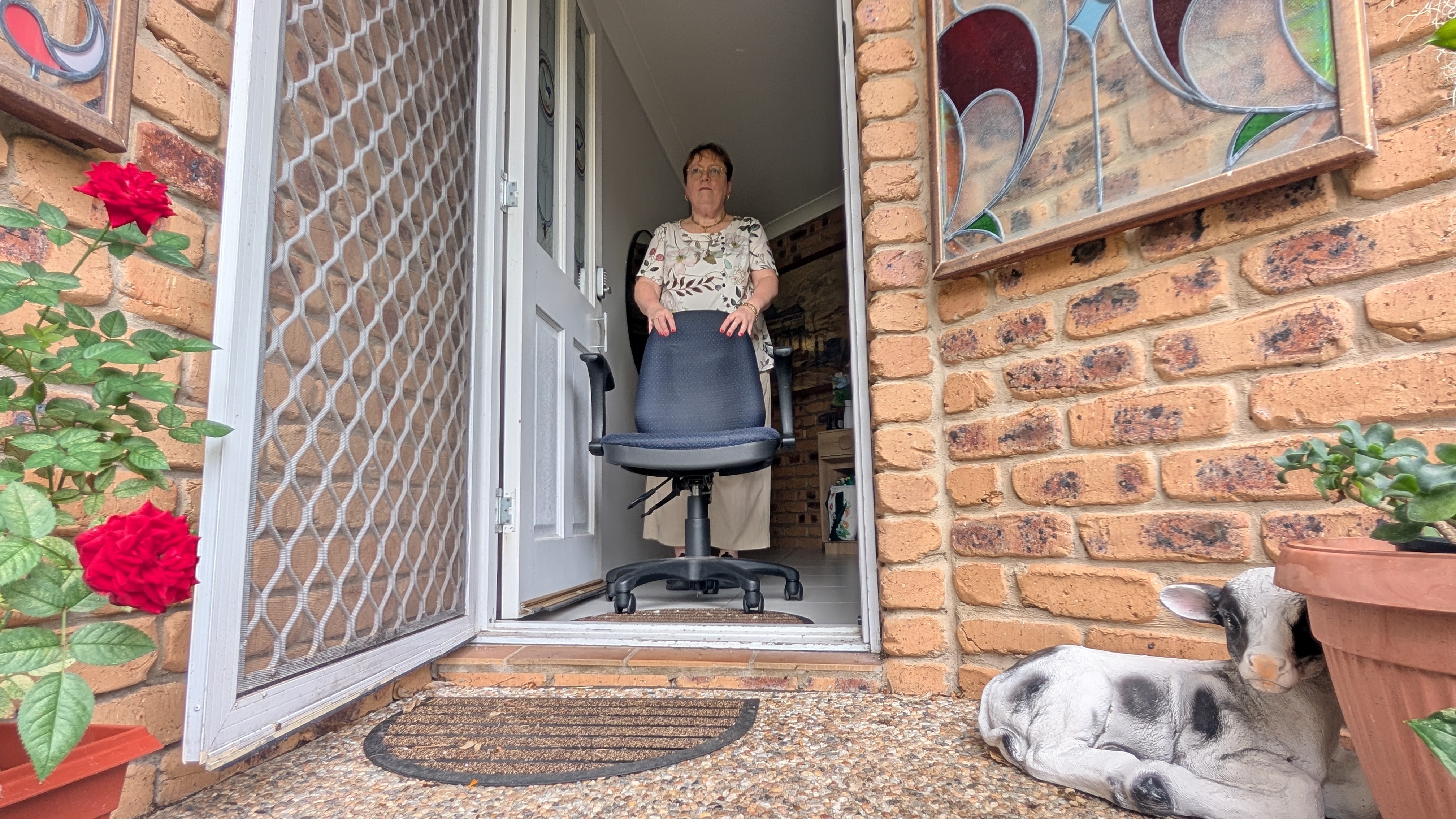 Queensland woman waits in pain for 12 hours for an ambulance