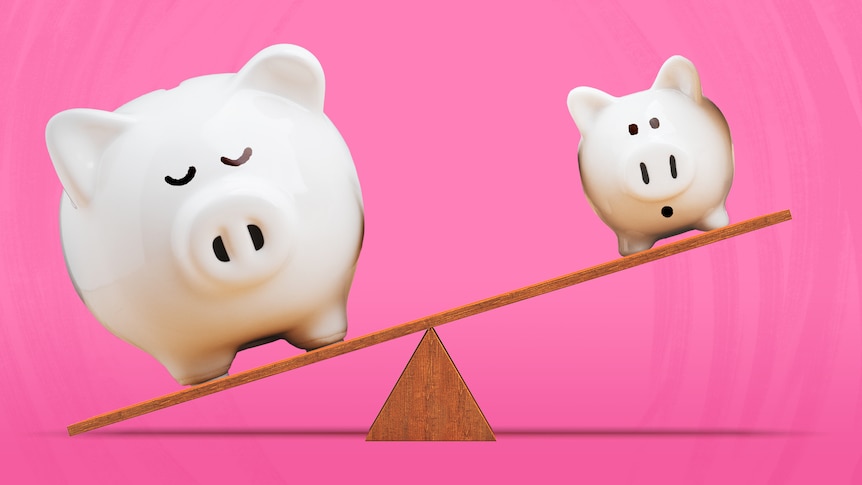 Two piggy banks on a see-saw, a larger pig weighing a side down, the challenge of financial equality in relationships.