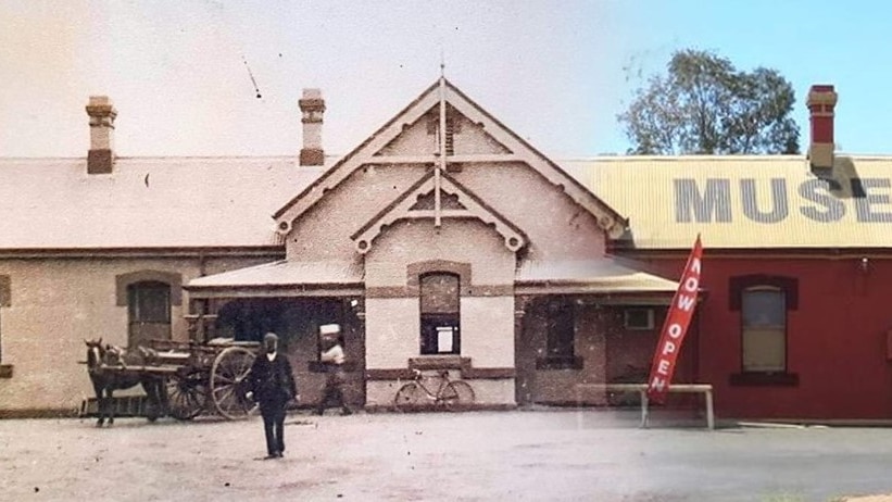Image of the museum in the 1880s, sepia with a horse and cart merged into the same building in the 2000s in colour