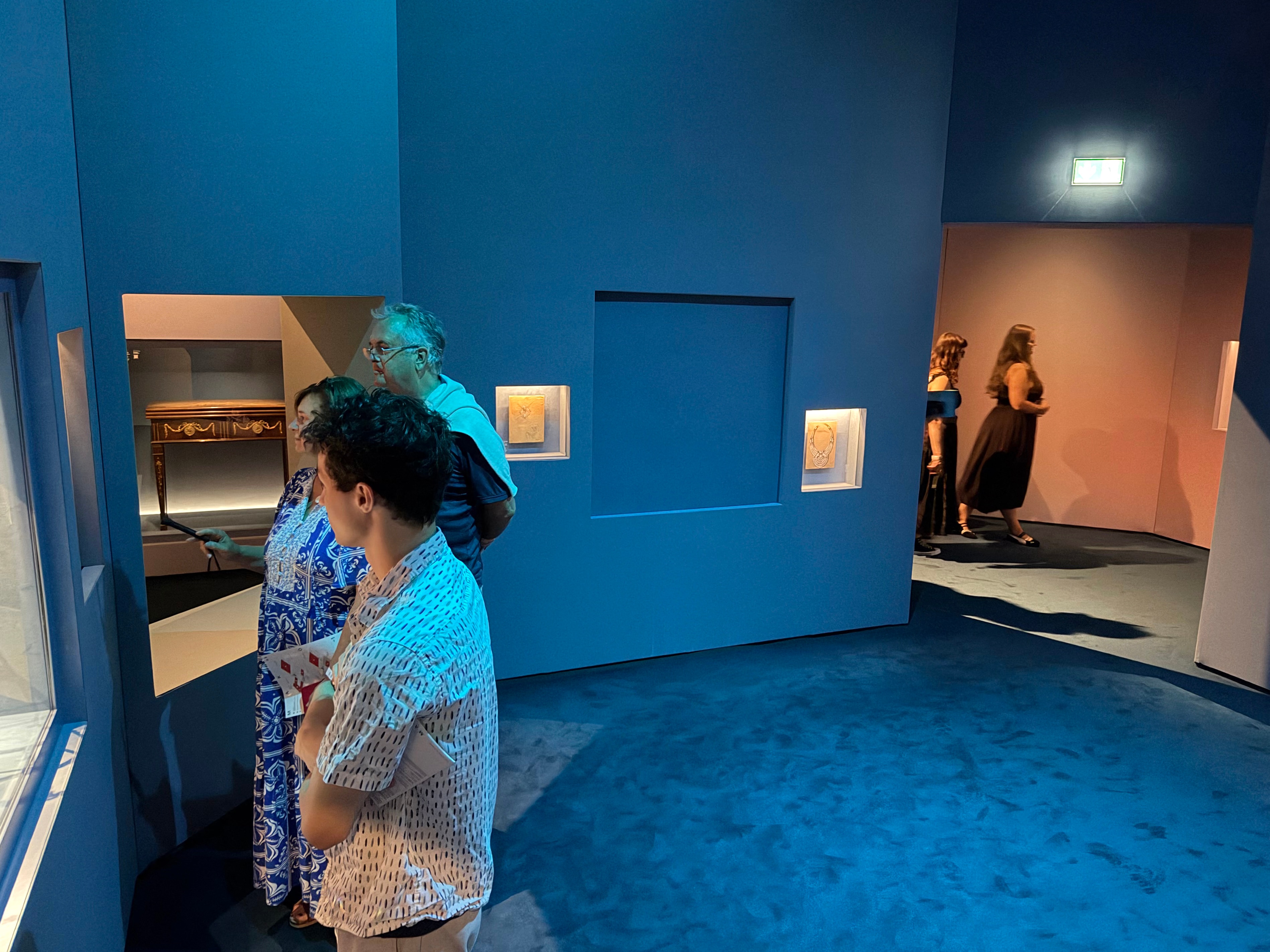 Thieves buy tickets before stealing necklace from Vienna museum
