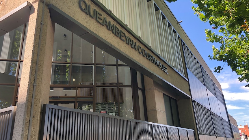 A building with a sign 'Queanbeyan Courthouse'