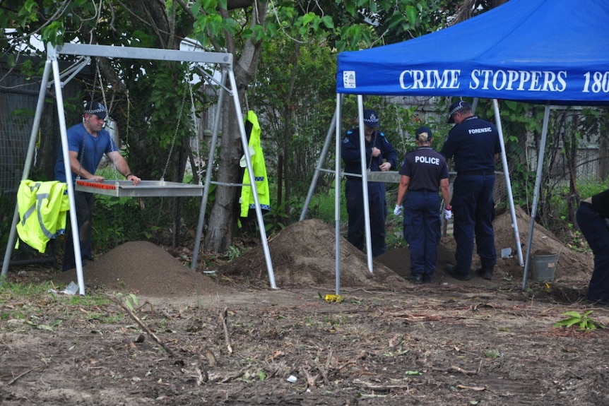 Police excavate the backyard of a house in north Mackay today searching for evidence on a missing teenage girl. Wed Feb 5, 2014