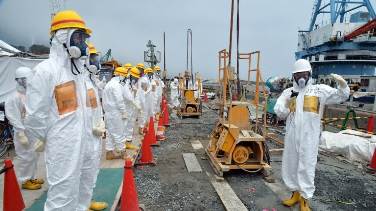 Nuclear experts inspect Fukushima nuclear plant in early August, 2013