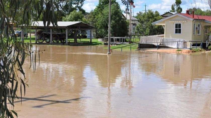 Floodwaters swamp the Landsborough Highway at Blackall in central-west Qld on February 4, 2012.  User submitted: Cicadas Rapad