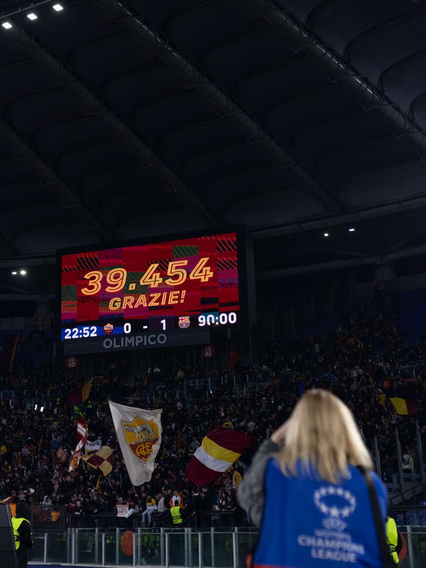 Roma set Italian attendance record with slim loss to Barcelona in UWCL