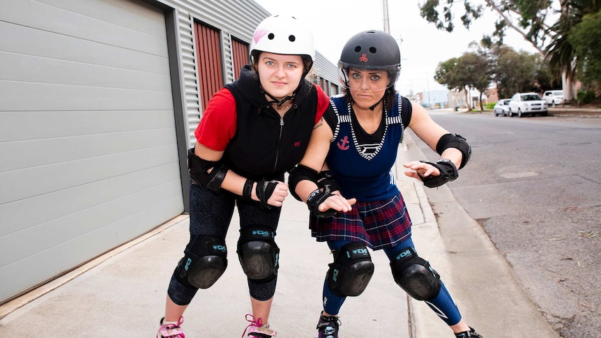 Mother and daughter clash  in roller derby grand final
