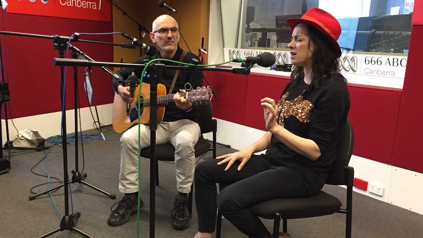 Australian music icon, Paul Kelly, and French-Irish singer, Camille O'Sullivan, perform live on air.