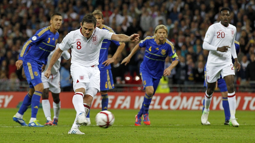 Lampard rescues England from the spot