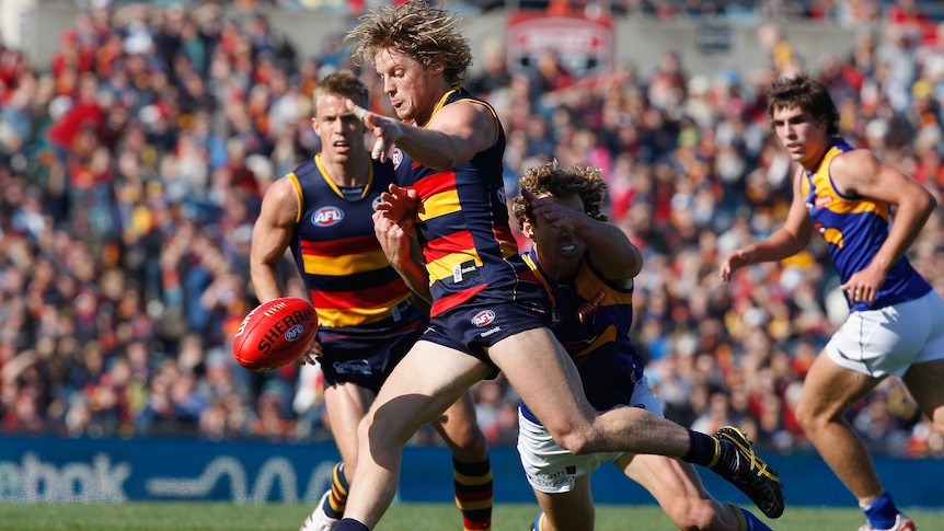 Crows power away from Eagles