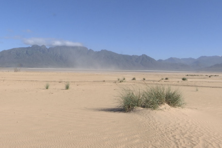 Theewaterskloof dam run dry in Cape Town