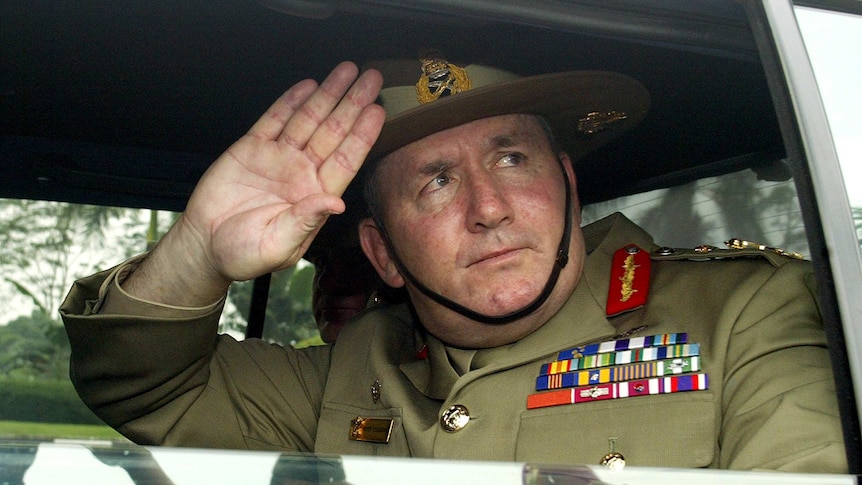 Peter Cosgrove salutes Indonesian military officials