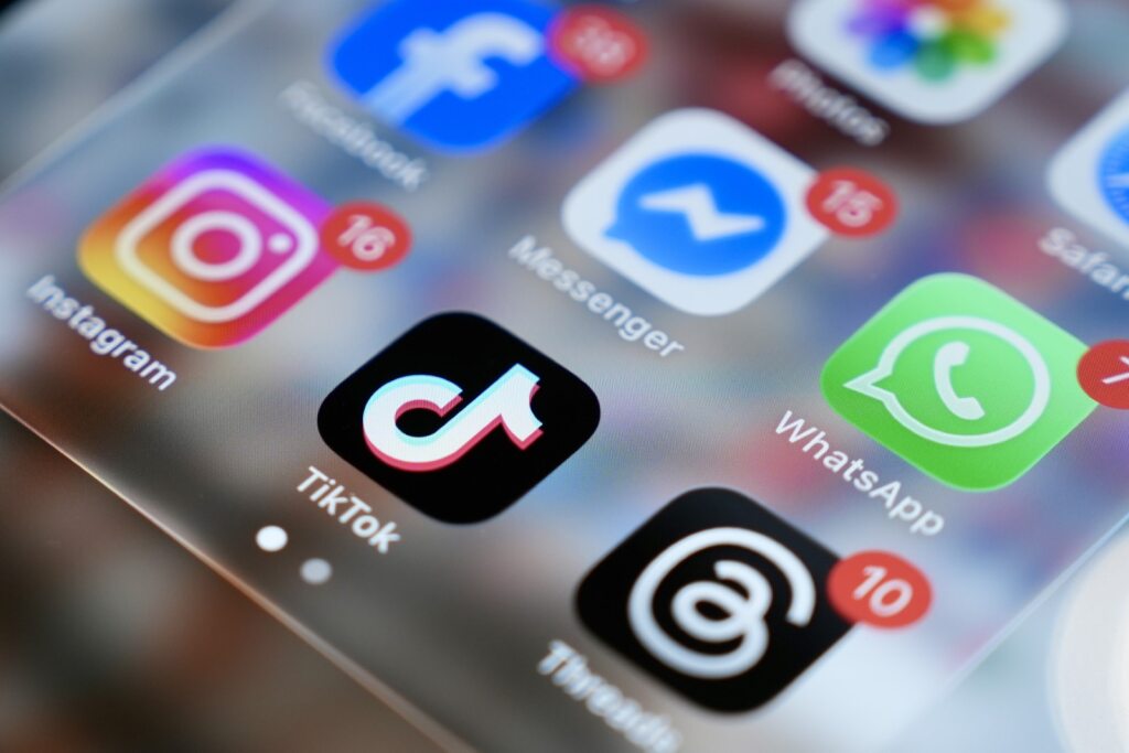 France takes steps to follow Australia's teen social media ban