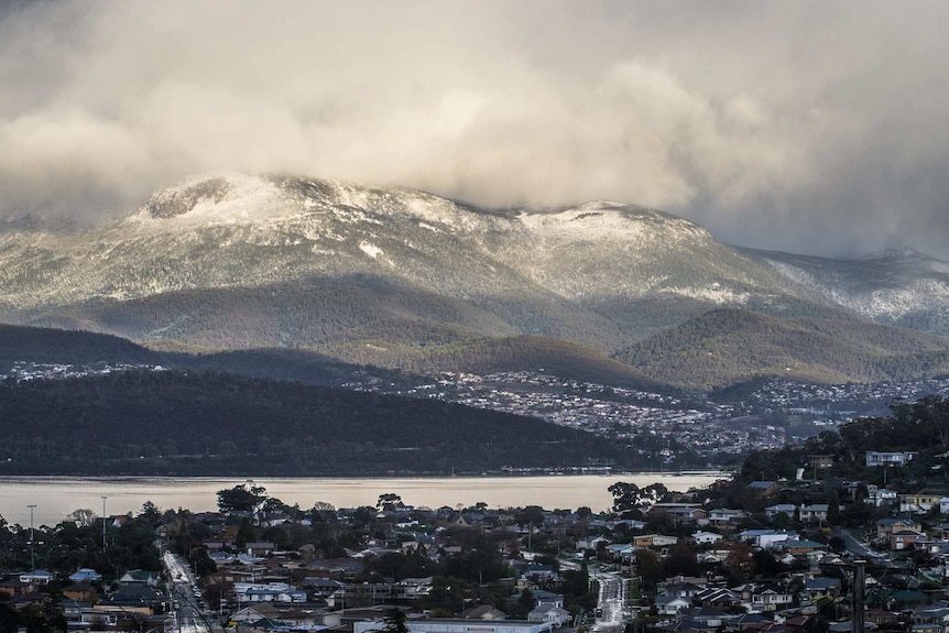 A dusting of snow down the slopes of kunanyi / Mount Wellington.