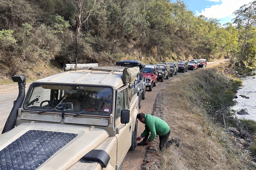 a line of cars on the ridge of a mountain
