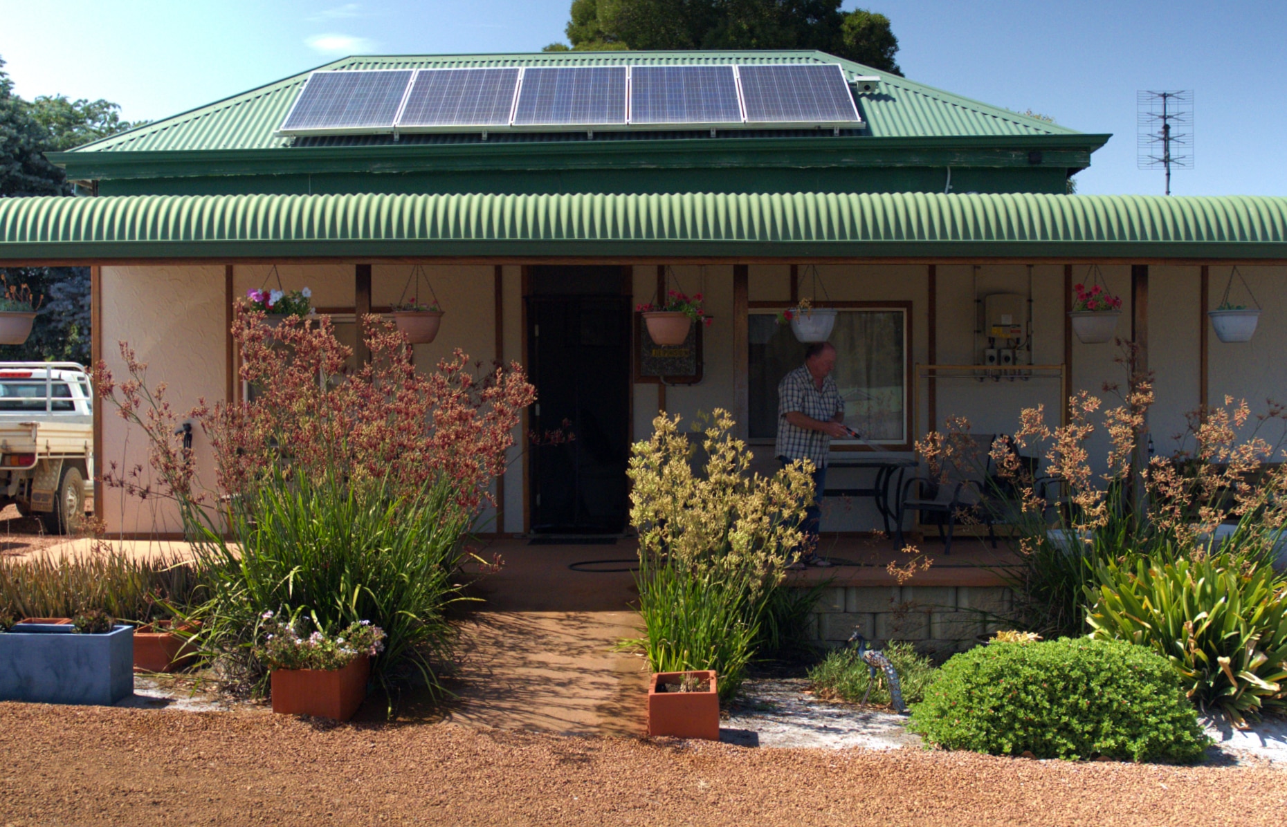 A frente de uma cabana de mineração no município de Greenbushes.