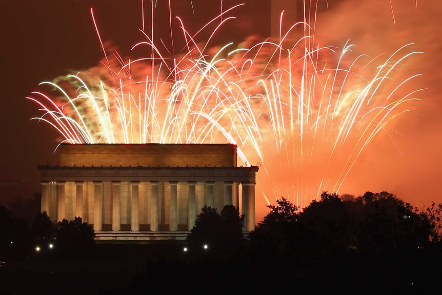 Fireworks explode over the National Mall to mark the United States' Independence Day July 4, 2015 in Washington, DC