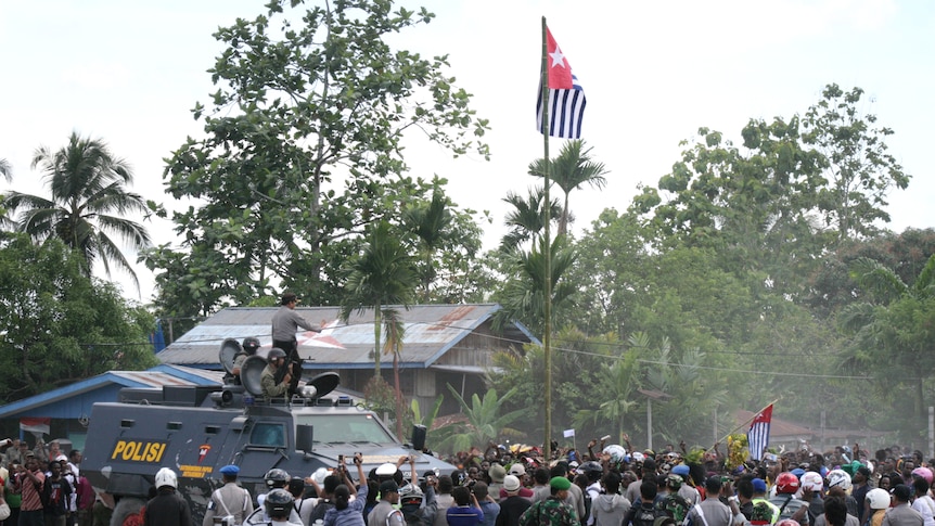 West Papuans raise independence flag (AFP Tjahjono Eranius)