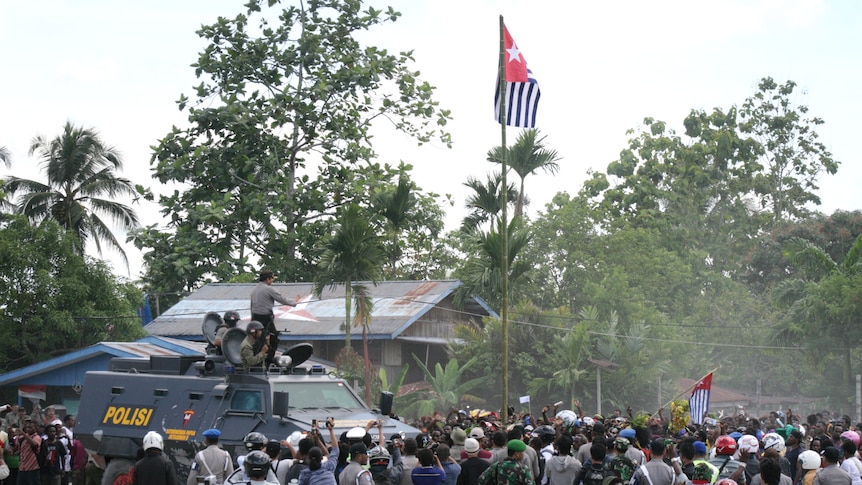 Papuans raise independence flag