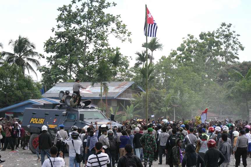 West Papuans raise independence flag (AFP Tjahjono Eranius)