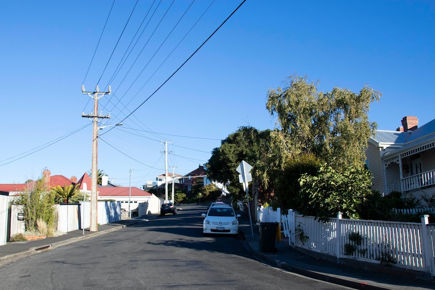 Houses and a car in a street.