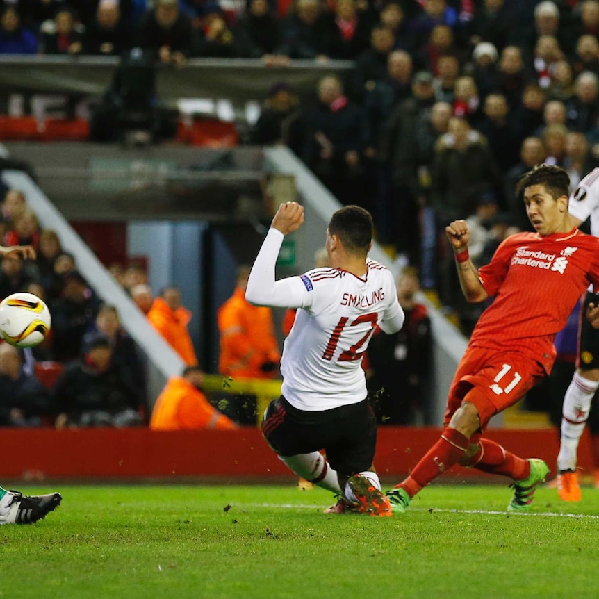 Roberto Firmino scores Liverpool's second goal against Manchester United