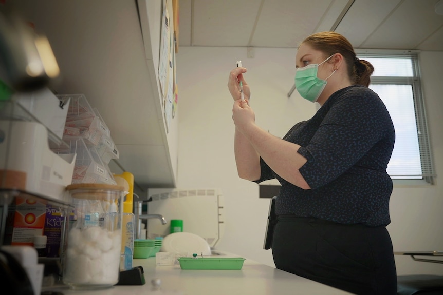 Nurse extracts the flu vaccine.