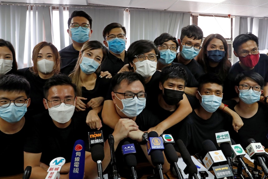 Young Hong Kong democrats from the so-called "resistance" or localists camp including Tiffany Yeun, Fergus Leung, Joshua Wong, Kinda Li, Sunny Cheung, Frankie Fung, Gwyneth Ho, Ventus Lau, Owen Chow, Eddie Chu, Sam Cheung, Prince Wong, Ng Kin Wai, Lester Shum, Henry Wong and Winnie Yu 