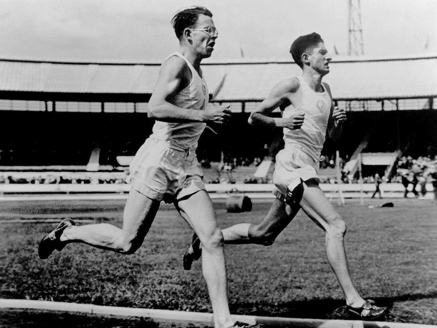 Cecil Walkley and Chris Brasher running the three-mile event at London’s White City Stadium in 1950.