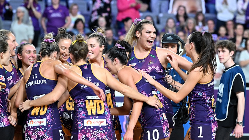 Les stars indigènes des Firebirds du Queensland incendient dans le débordement de la ronde indigène, NSW Swifts en tête de l’échelle du Super Netball