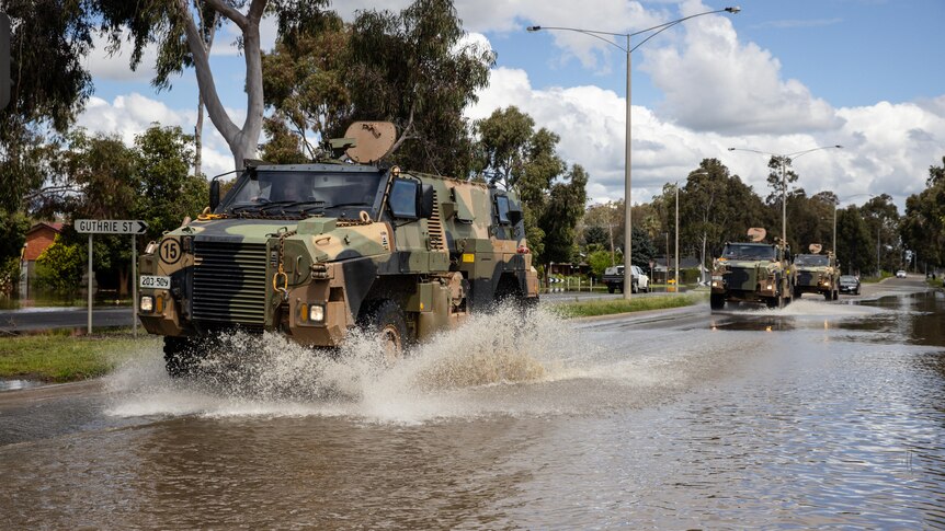 Victoria's flood crisis 'far from over', with Shepparton inundated and Echuca on high alert