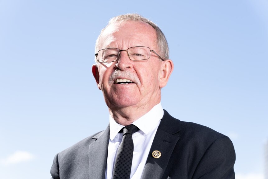 Geoff Brock, diputado independiente y ministro de gobierno local