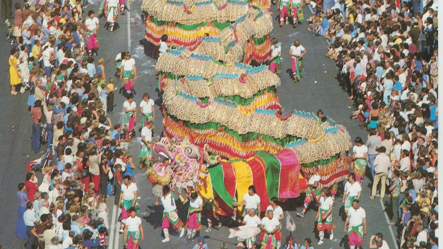 A photo of Sun Loong at full length parading in the 1980s in Bendigo Easter fair.