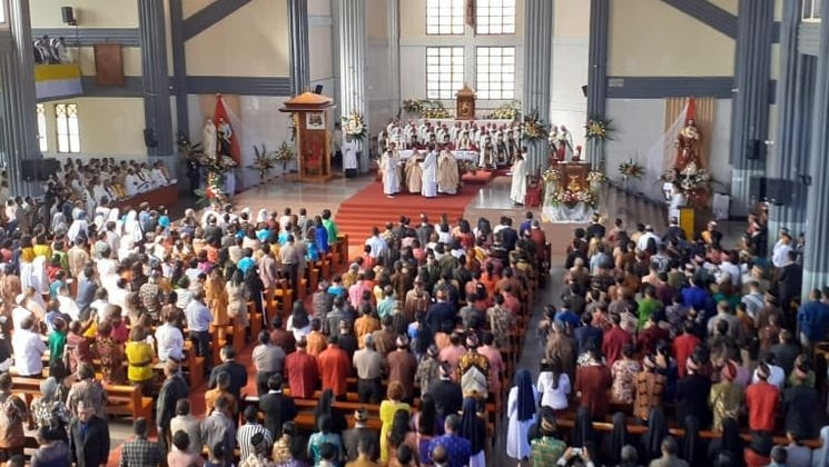 Misa penahbisan Mgr Siprianus Hormat sebagai Uskup Ruteng digelar di Gereja Katedral Ruteng, Manggarai, NTT, Kamis (19/3/2020).
