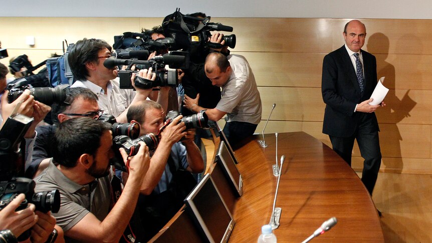 Spain's economy minister fronts the media