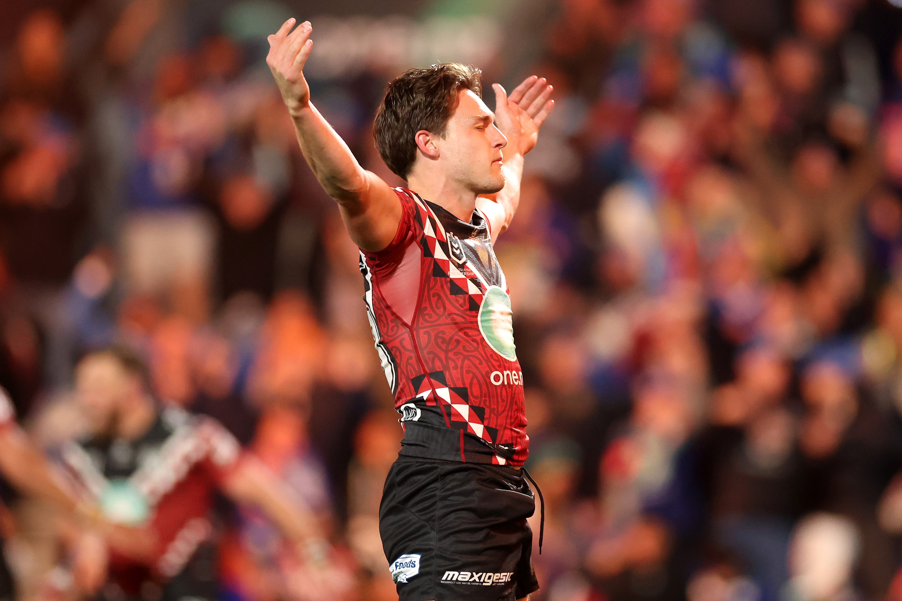 Live: Warriors dominate in heavyweight clash, Panthers lose captain to injury