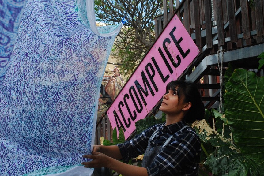 One participant hangs up her printed fabric.