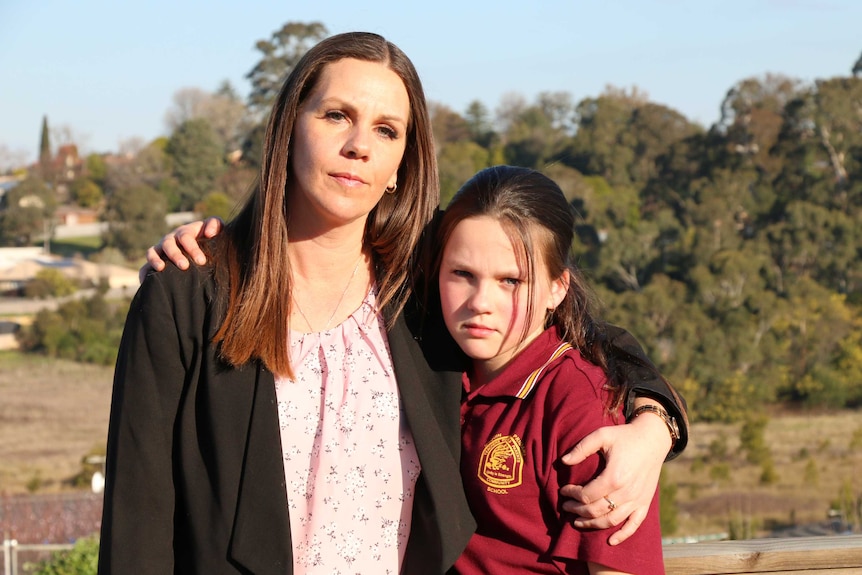 Amanda Dunn holds her daughter Makayla